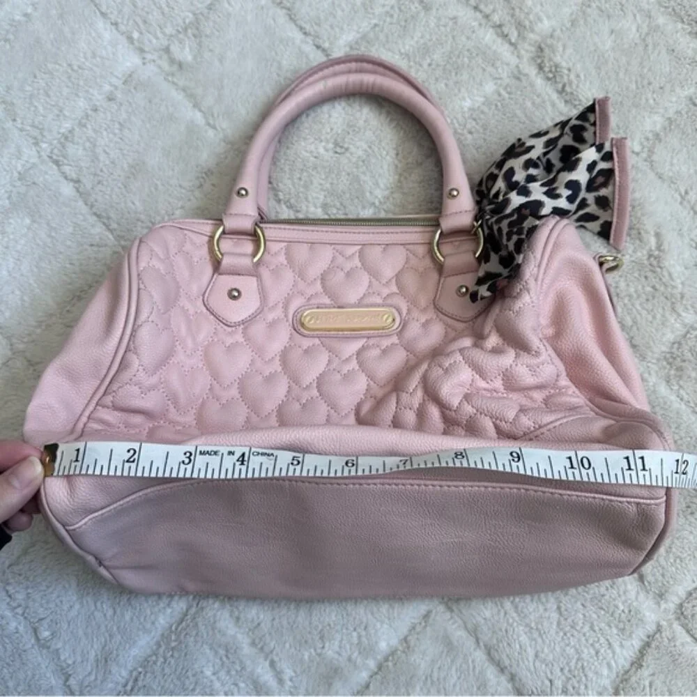 Betsey Johnson | Pink Quilted Heart Bowler Bag with Leopard Bow - Picture 14 of 15